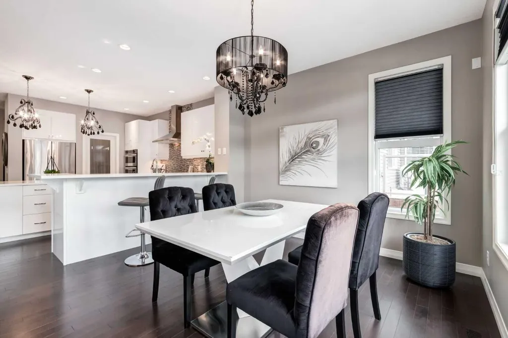 33 Evansglen Drive NW Calgary AB T3P0P4