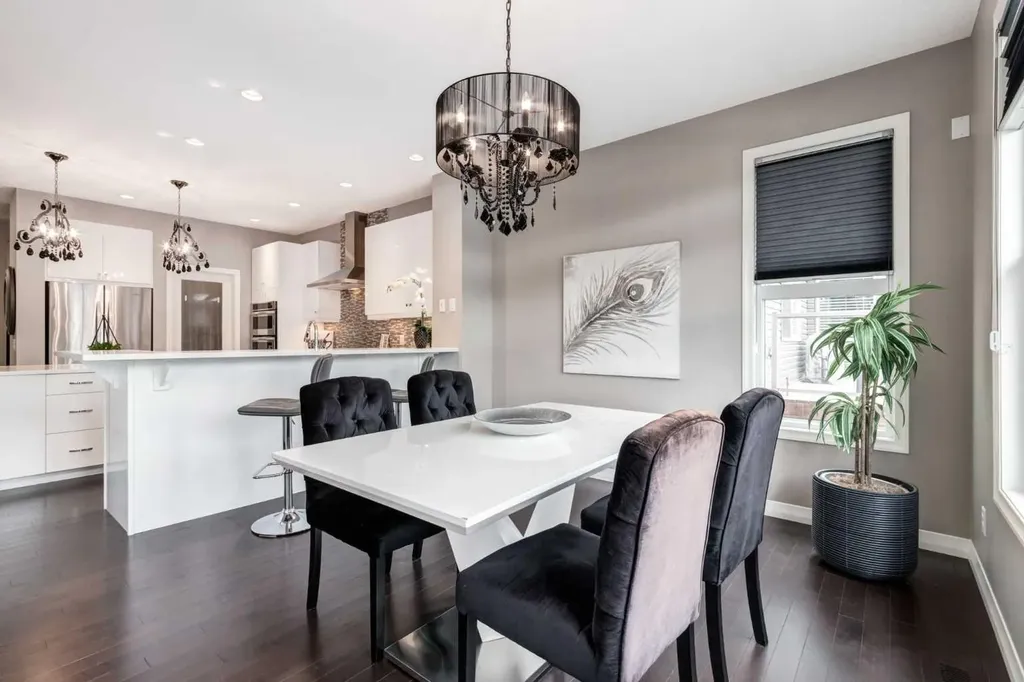 33 Evansglen Drive NW Calgary AB T3P0P4