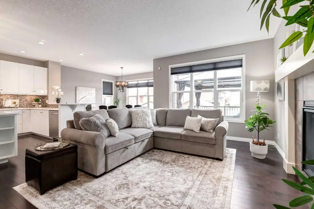33 Evansglen Drive NW Calgary AB T3P0P4