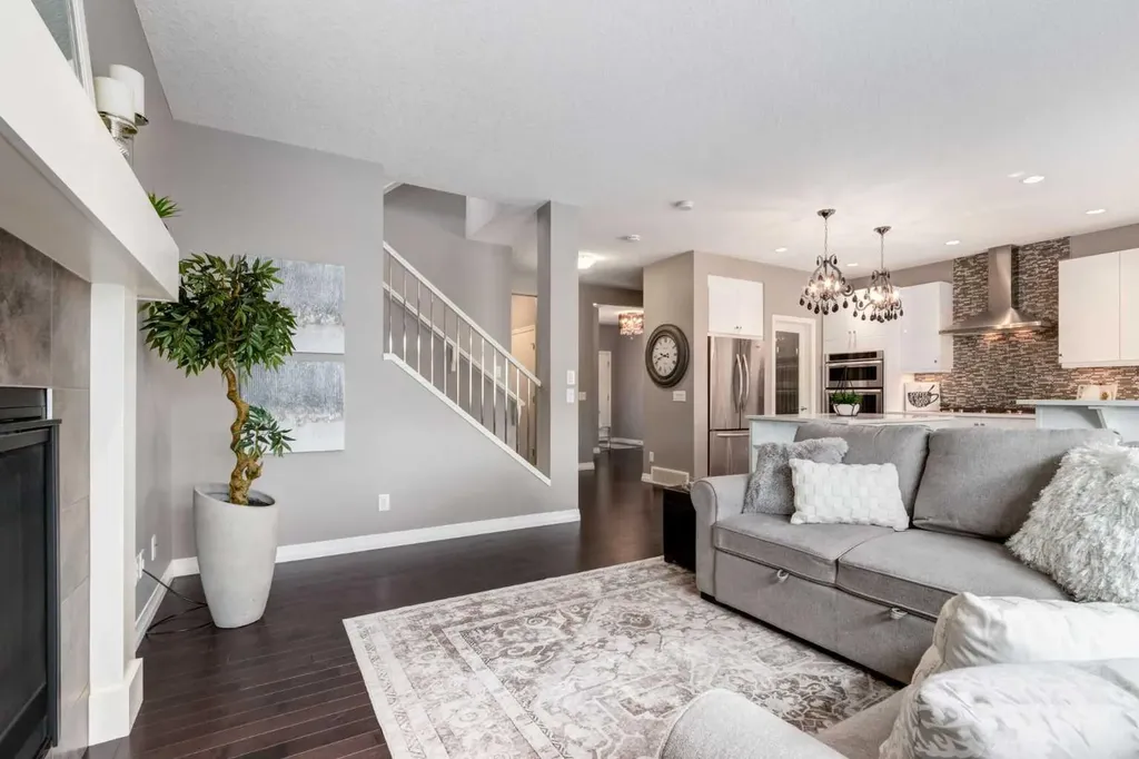33 Evansglen Drive NW Calgary AB T3P0P4
