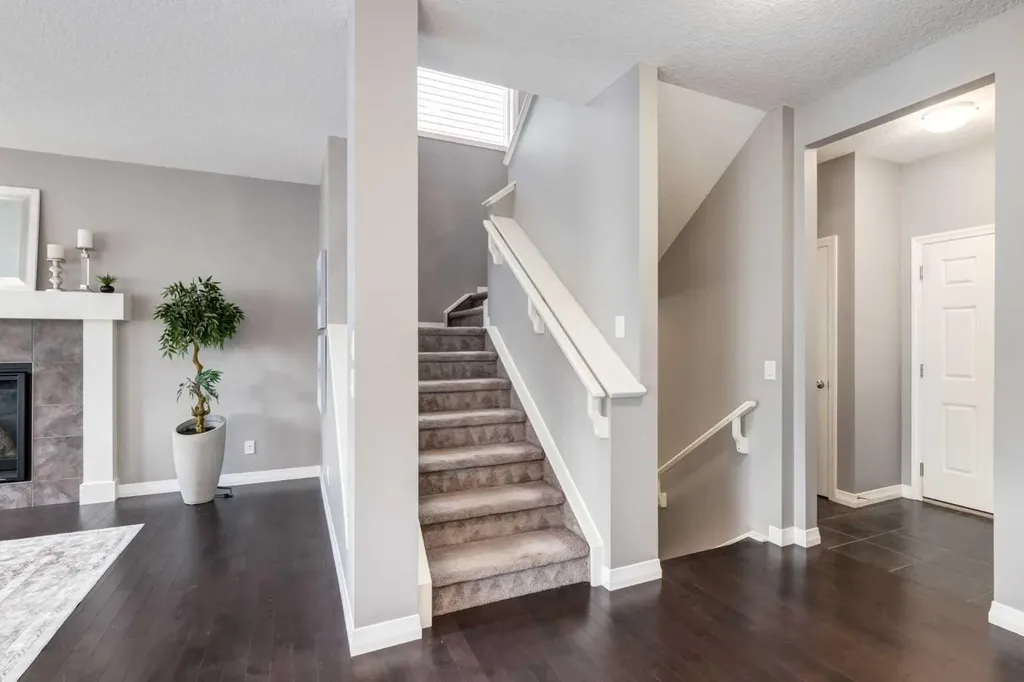 33 Evansglen Drive NW Calgary AB T3P0P4