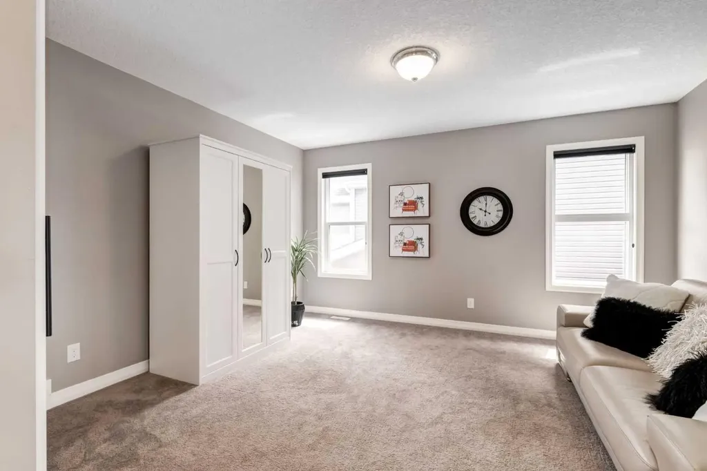 33 Evansglen Drive NW Calgary AB T3P0P4