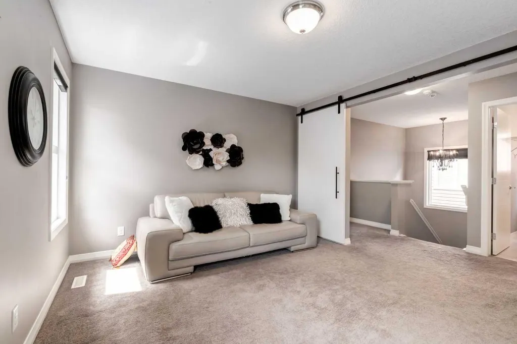 33 Evansglen Drive NW Calgary AB T3P0P4