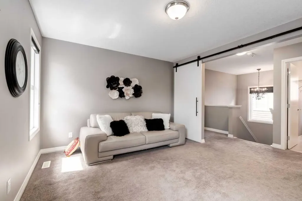 33 Evansglen Drive NW Calgary AB T3P0P4