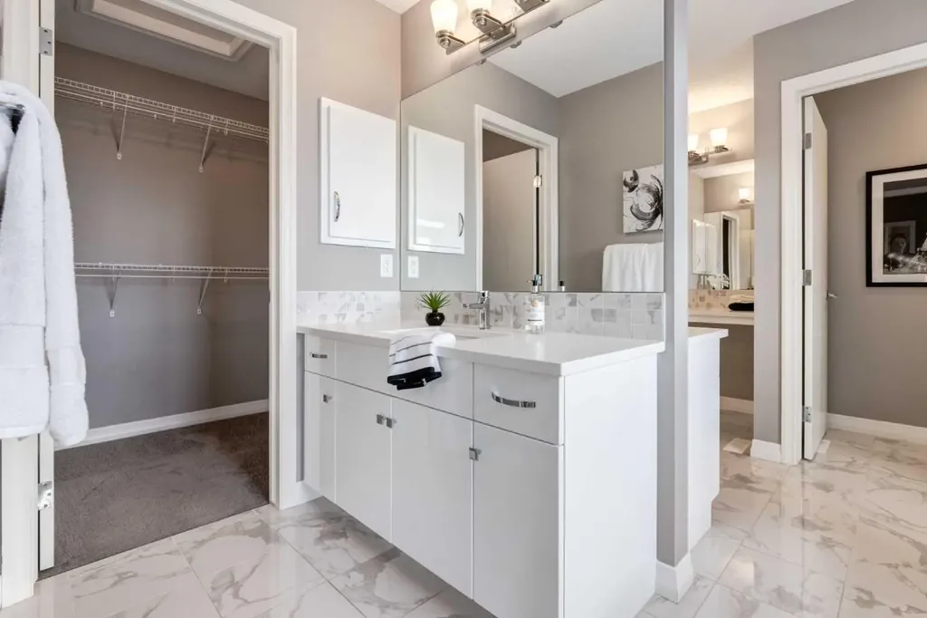 33 Evansglen Drive NW Calgary AB T3P0P4