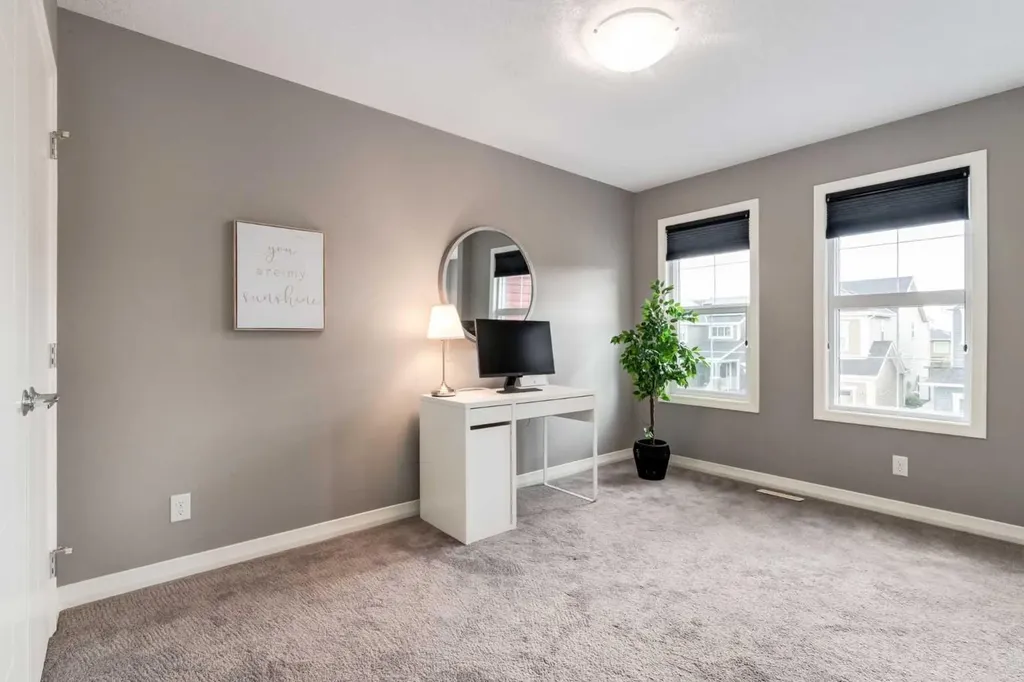 33 Evansglen Drive NW Calgary AB T3P0P4