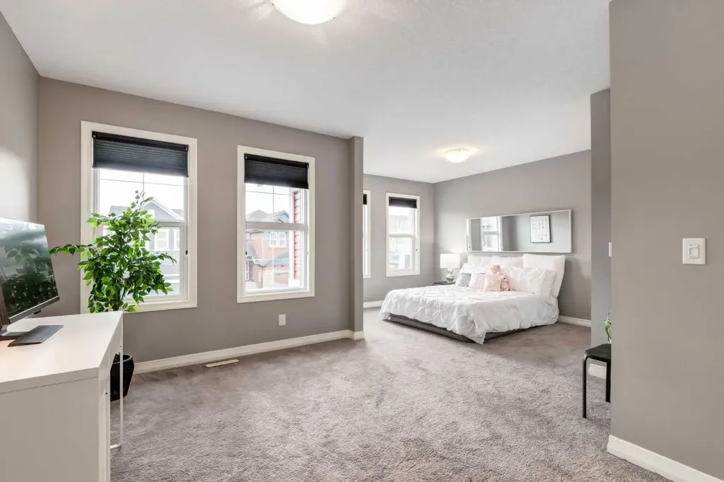 33 Evansglen Drive NW Calgary AB T3P0P4