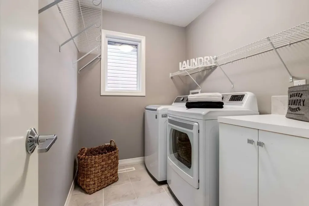 33 Evansglen Drive NW Calgary AB T3P0P4
