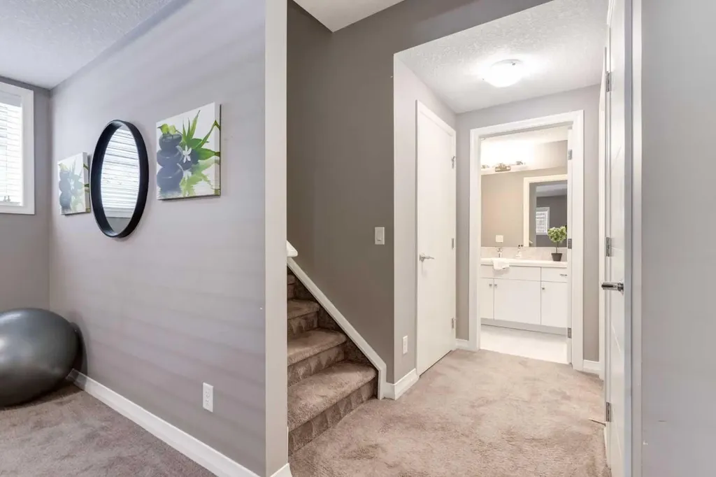33 Evansglen Drive NW Calgary AB T3P0P4