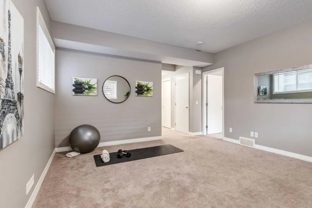 33 Evansglen Drive NW Calgary AB T3P0P4
