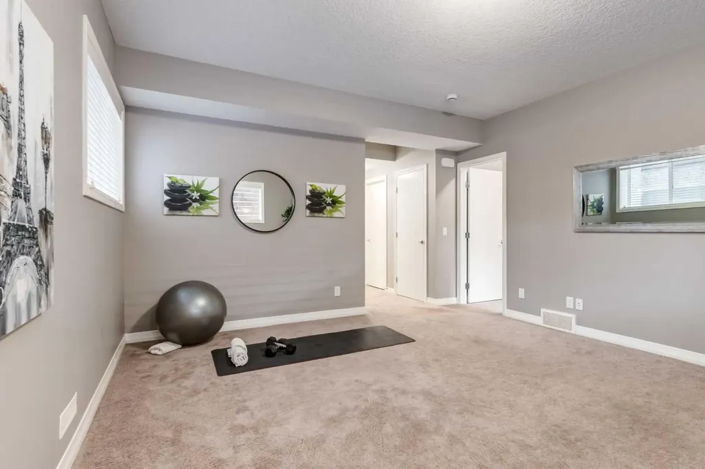 33 Evansglen Drive NW Calgary AB T3P0P4