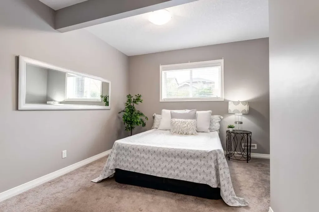 33 Evansglen Drive NW Calgary AB T3P0P4