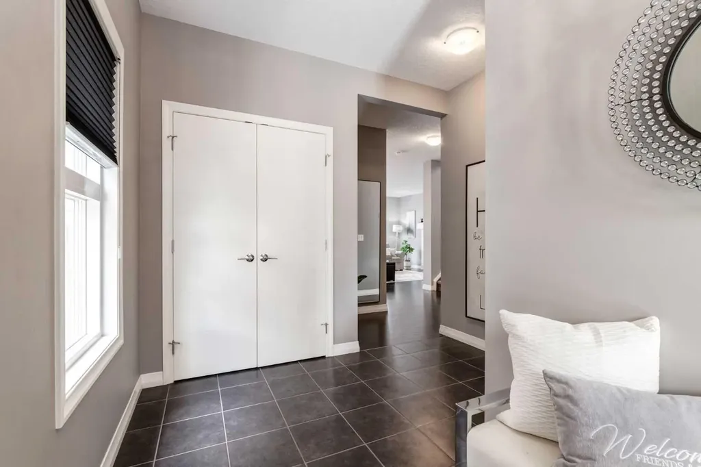 33 Evansglen Drive NW Calgary AB T3P0P4