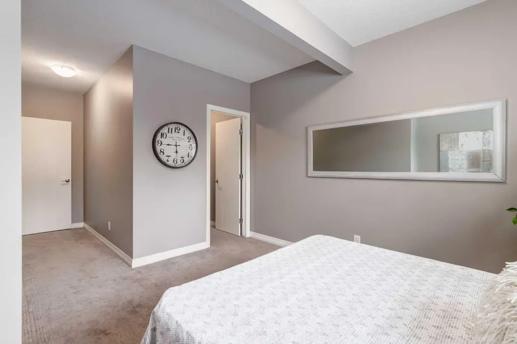 33 Evansglen Drive NW Calgary AB T3P0P4