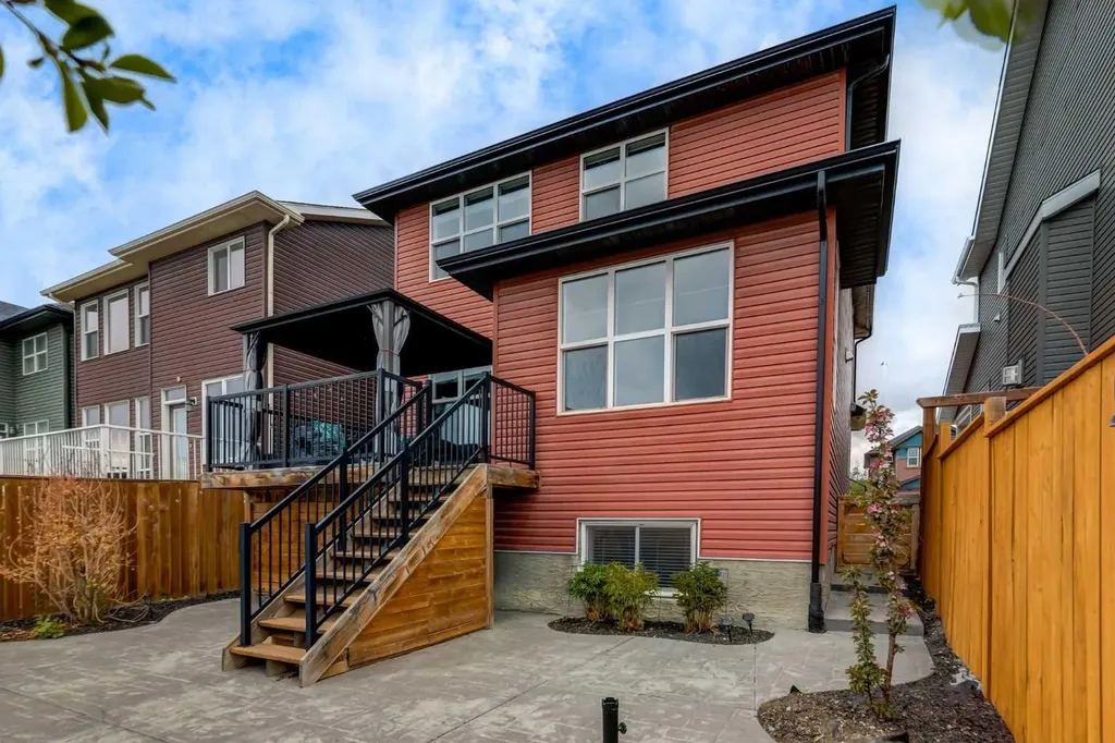 33 Evansglen Drive NW Calgary AB T3P0P4