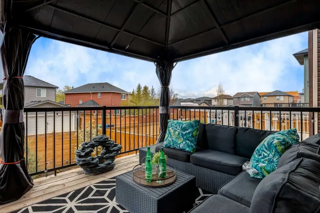 33 Evansglen Drive NW Calgary AB T3P0P4