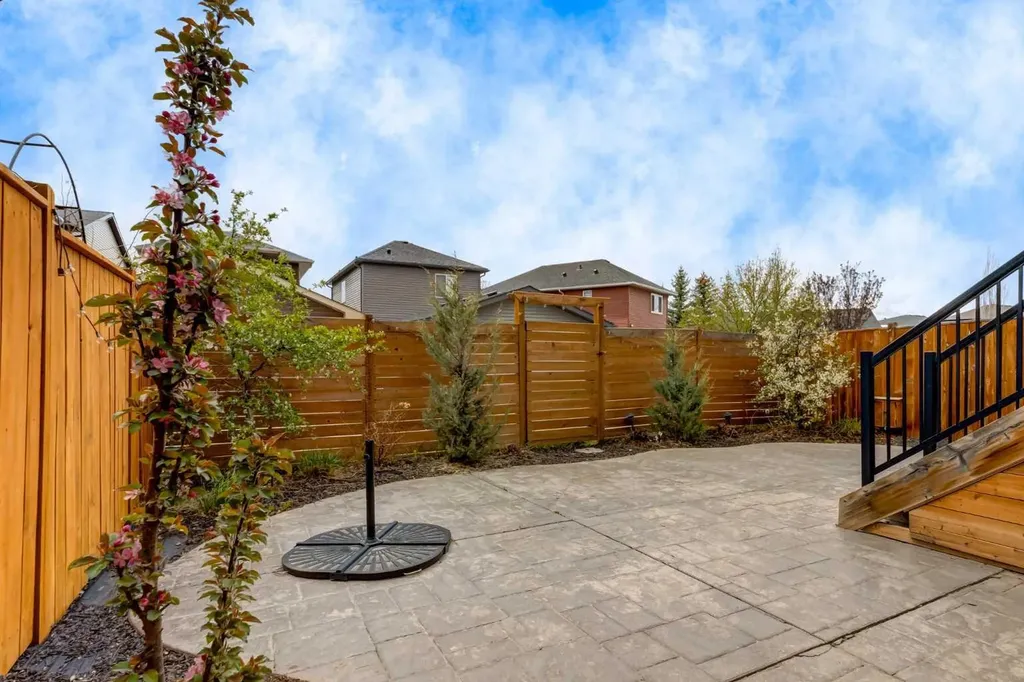 33 Evansglen Drive NW Calgary AB T3P0P4