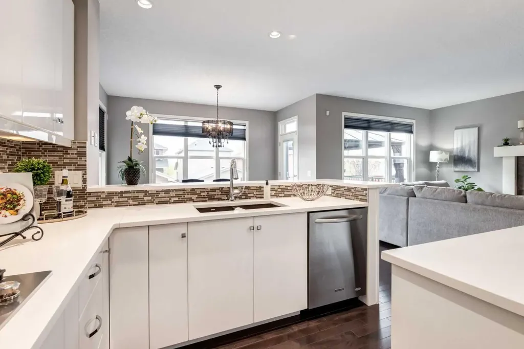 33 Evansglen Drive NW Calgary AB T3P0P4