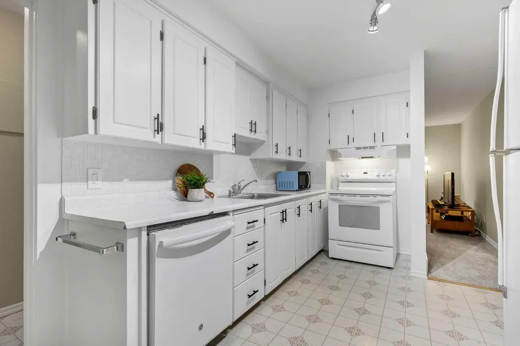 3112 42 Street SW Calgary AB T3E 3M3