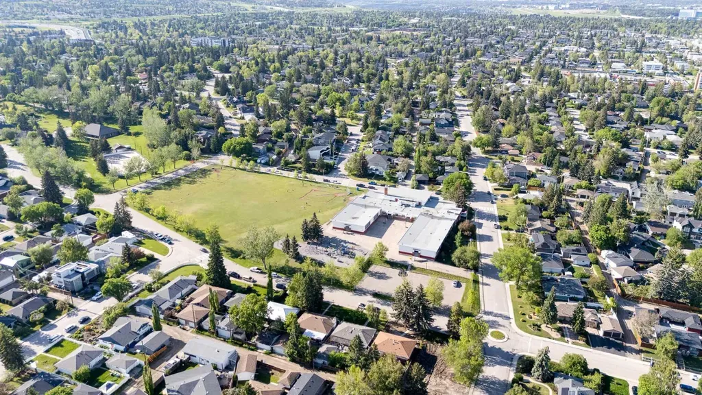 3112 42 Street SW Calgary AB T3E 3M3
