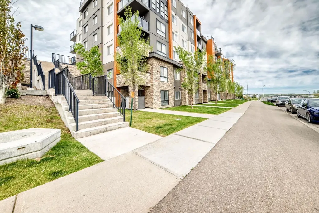 10 Kincora Glen Park NW Calgary AB T3R 1K1