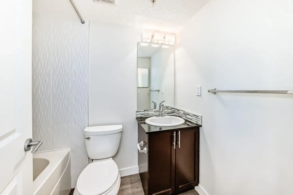 10 Kincora Glen Park NW Calgary AB T3R 1K1