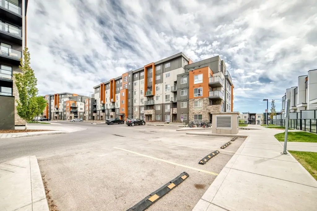 10 Kincora Glen Park NW Calgary AB T3R 1K1