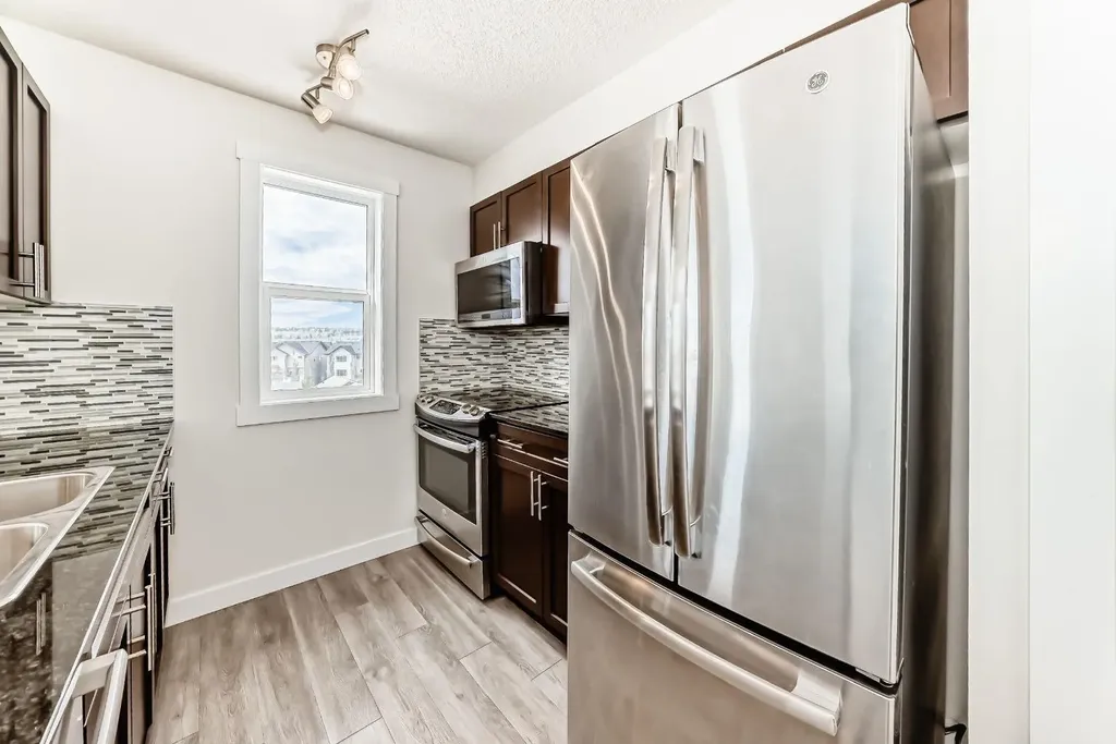 10 Kincora Glen Park NW Calgary AB T3R 1K1