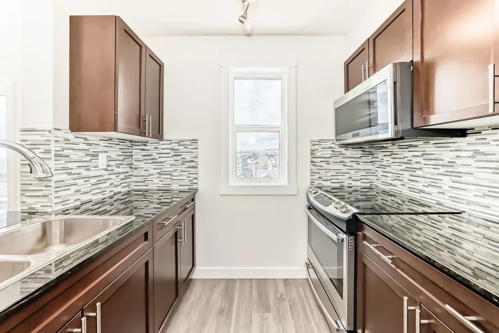 10 Kincora Glen Park NW Calgary AB T3R 1K1