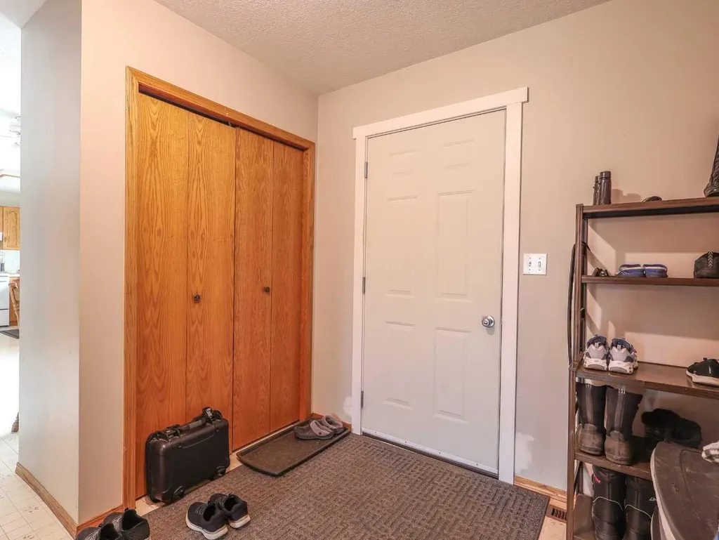 4905 82 Street Stettler AB T0C 2L0