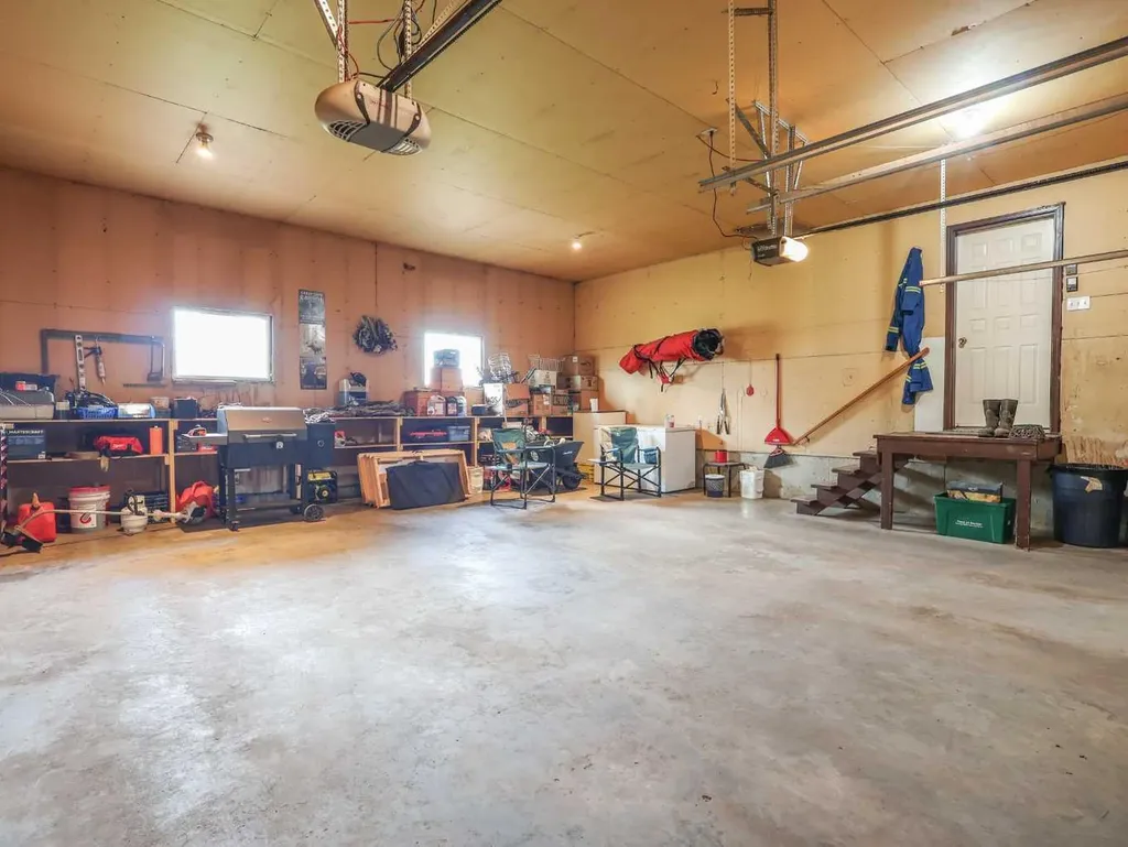 4905 82 Street Stettler AB T0C 2L0