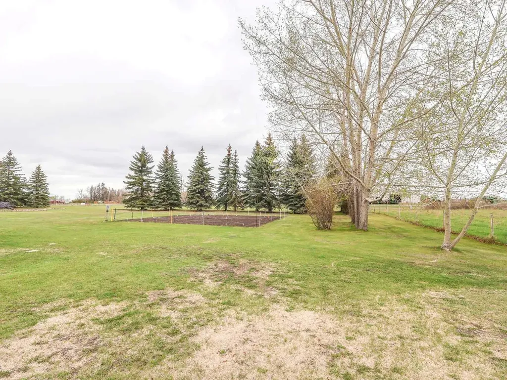 4905 82 Street Stettler AB T0C 2L0