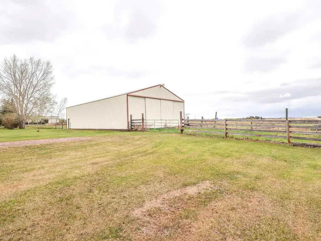 4905 82 Street Stettler AB T0C 2L0