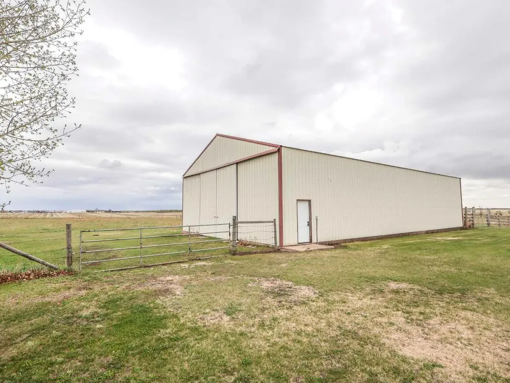 4905 82 Street Stettler AB T0C 2L0