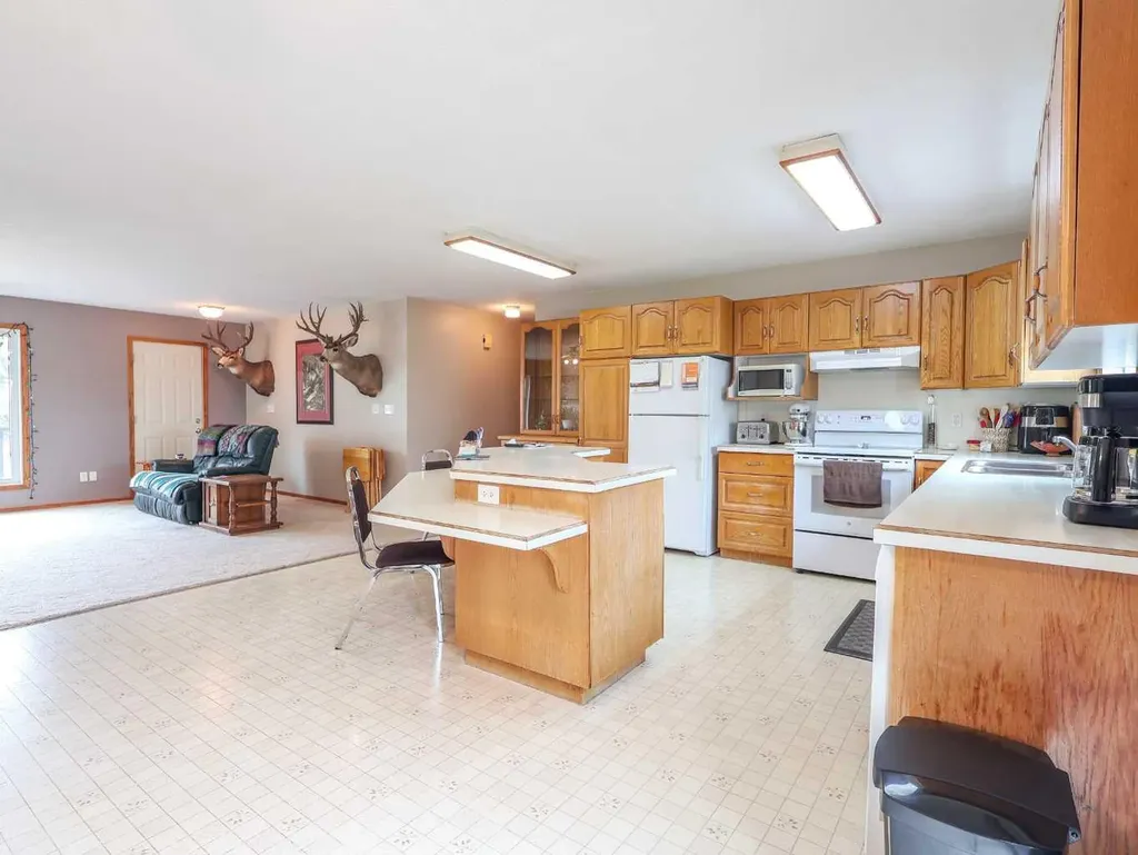 4905 82 Street Stettler AB T0C 2L0