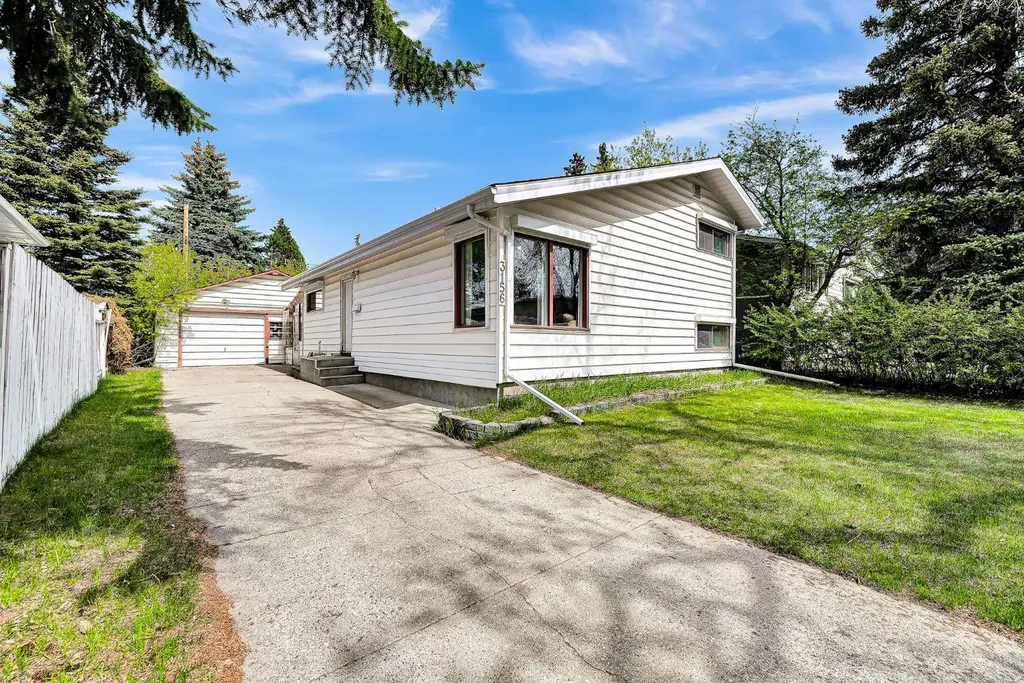 3156 Blakiston Drive NW Calgary AB T2L 1L8