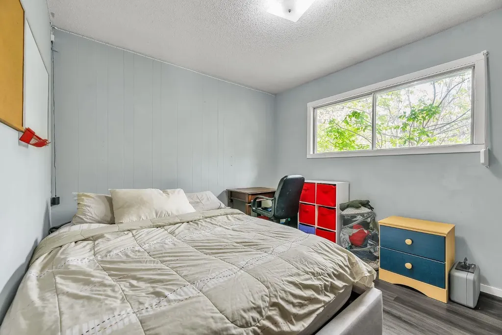 3156 Blakiston Drive NW Calgary AB T2L 1L8