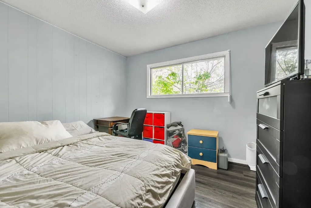 3156 Blakiston Drive NW Calgary AB T2L 1L8