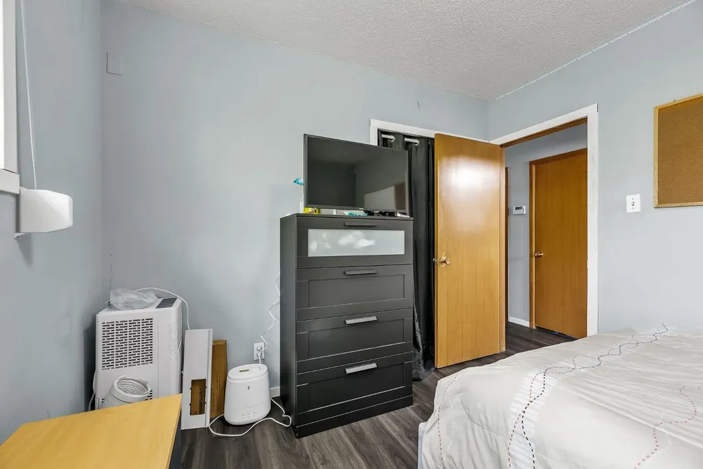 3156 Blakiston Drive NW Calgary AB T2L 1L8
