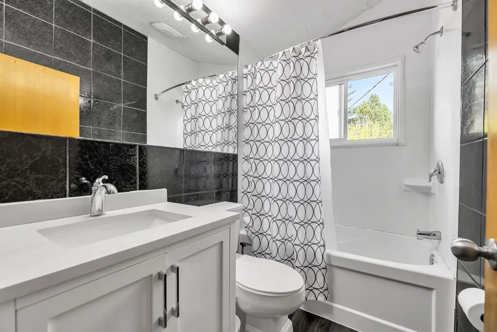 3156 Blakiston Drive NW Calgary AB T2L 1L8