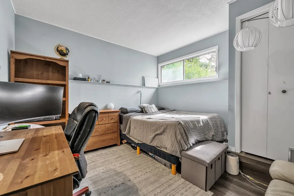 3156 Blakiston Drive NW Calgary AB T2L 1L8
