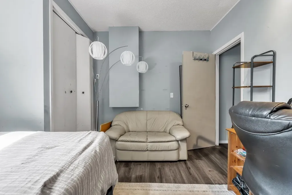 3156 Blakiston Drive NW Calgary AB T2L 1L8