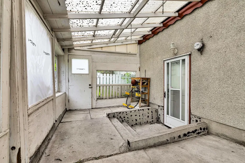 3156 Blakiston Drive NW Calgary AB T2L 1L8