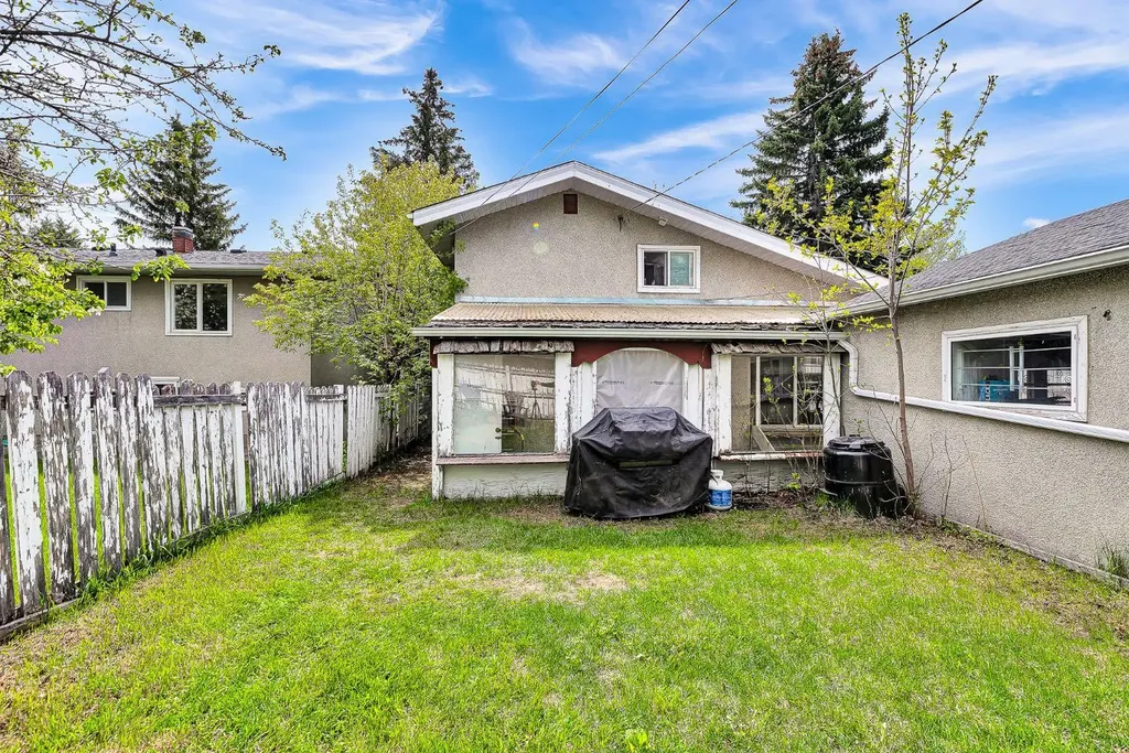3156 Blakiston Drive NW Calgary AB T2L 1L8