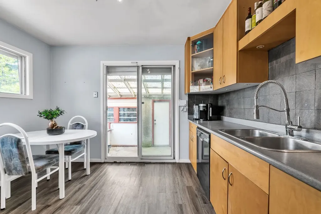 3156 Blakiston Drive NW Calgary AB T2L 1L8