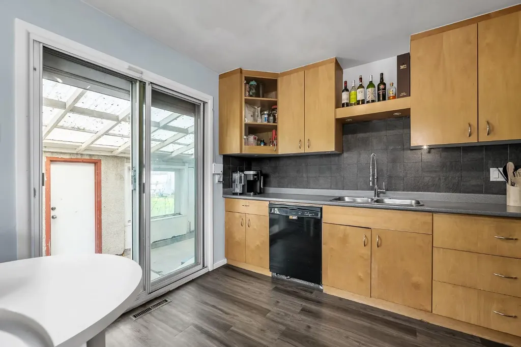 3156 Blakiston Drive NW Calgary AB T2L 1L8