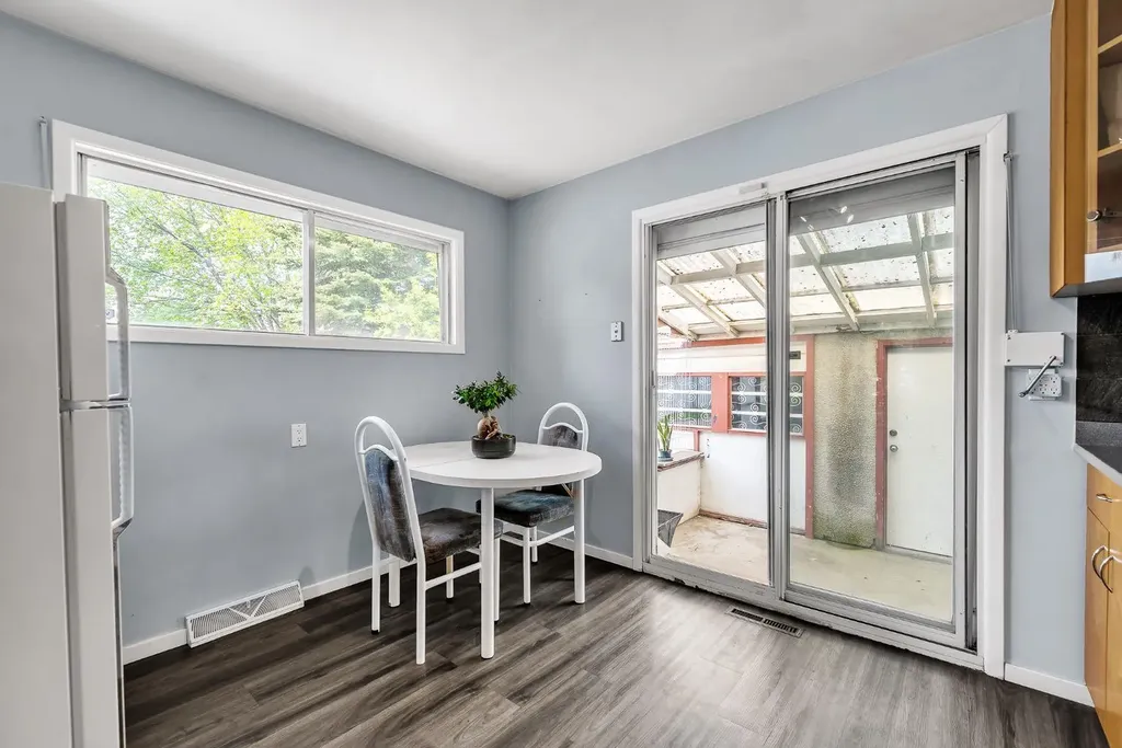 3156 Blakiston Drive NW Calgary AB T2L 1L8