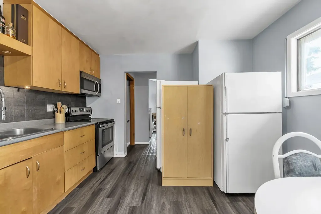 3156 Blakiston Drive NW Calgary AB T2L 1L8