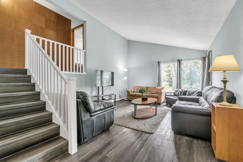 3156 Blakiston Drive NW Calgary AB T2L 1L8