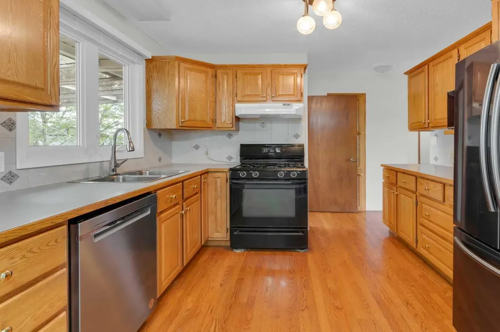 326 9 Street Beiseker AB T0M 0G0